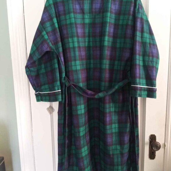 New Childrens Silvil brand Large Polyester Robe Made In USA - Picture 3 of 7